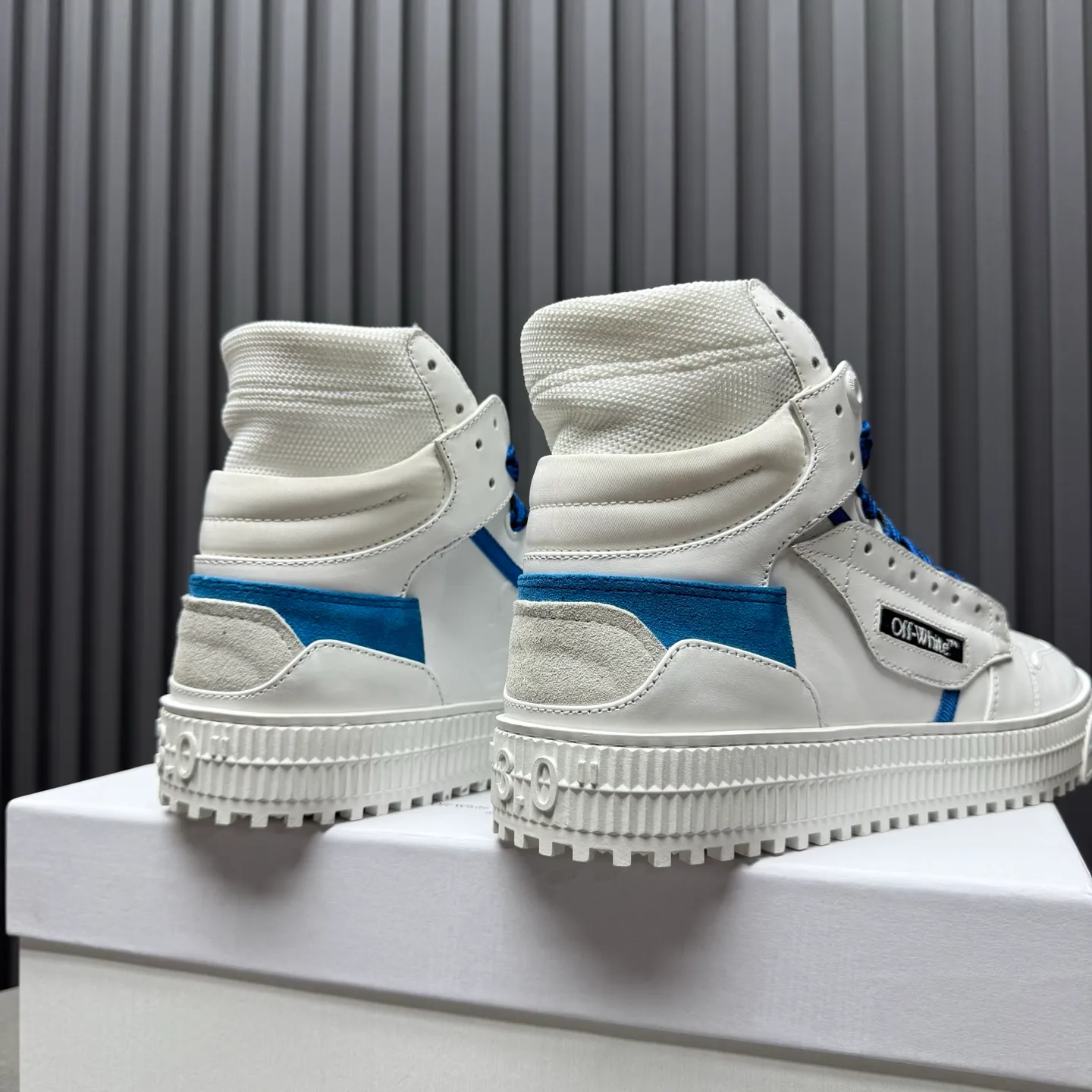 Men's shoes💰740 OFF WHITE ⚡️Couple style⚡️The latest spring style street casual shoes, released with the highest quality version on the market👊Series original mold opening, original lasting, production technology 1:1 original version➰🔜The best choice for more and more celebrities and Internet celebrities🔸In the classics Changes in the code🔸Innovate in the trend🔸Strive to break away from the shackles of bad street design🔝Although he is not the originator of fashion design, he is definitely a shining dark horse in avant-garde design🐴🆙Do not follow the trend🔅Not universal beauty🔅 Fabric💯First-layer cowhide Lining💯Imported skin-friendly and environmentally friendly polyester mesh Foot pads💯Original molded high-elastic environmentally friendly molding pads Midsole💯Made with original last-last technology Outsole💯Rubber outsole Packaging💯Official website synchronizes full set of packaging (brand wrapping paper, brand certificate, brand cloth bag) Code numbers 35-44, 45 46 Customized